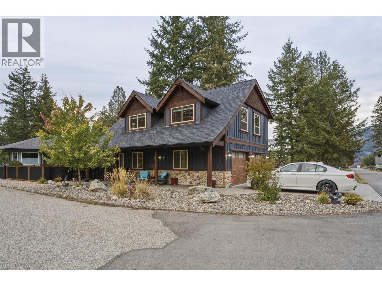 225 Falcon Avenue Property Photo 19