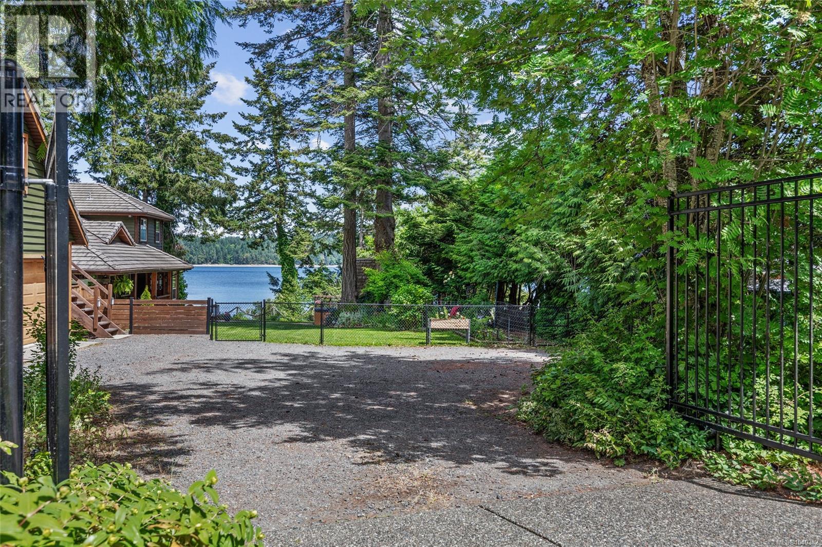 7764 Ships Point Rd Property Photo 15