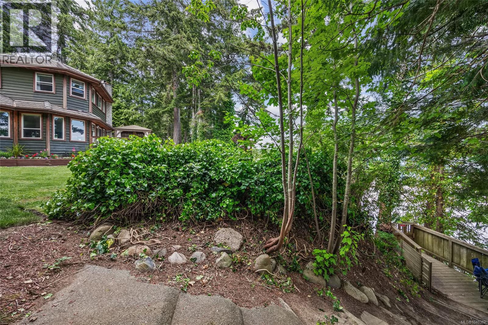 7764 Ships Point Rd Property Photo 35