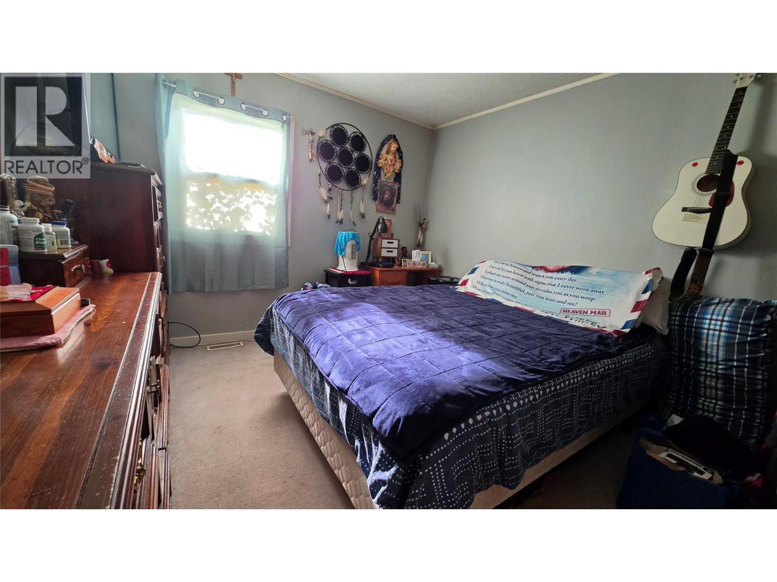 4818 / 4820 49 Avenue Property Photo 3