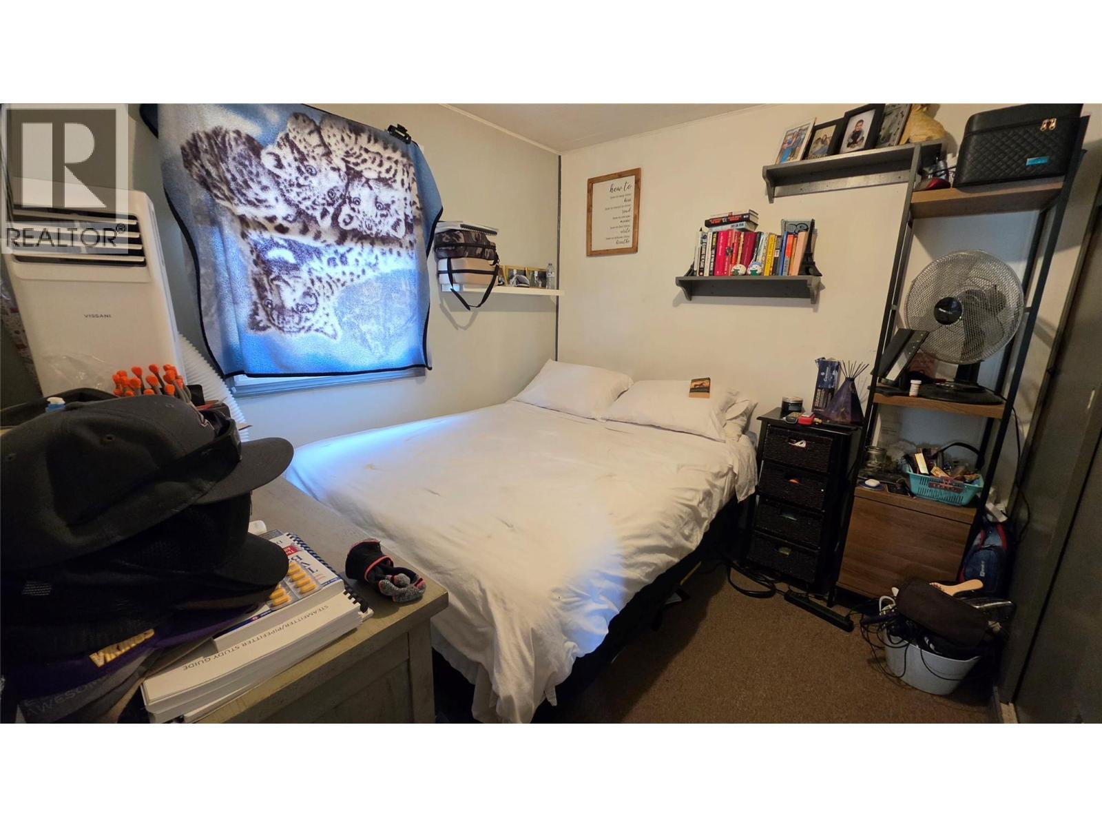 4818 / 4820 49 Avenue Property Photo 4