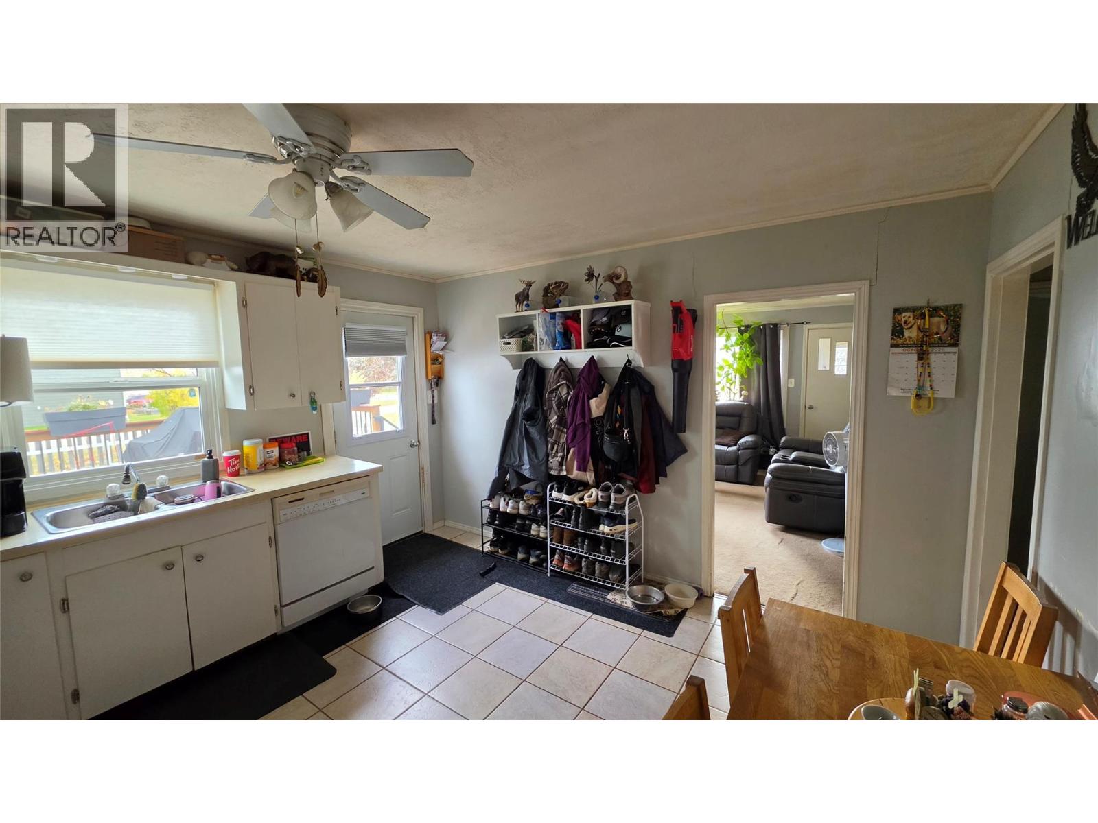 4818 / 4820 49 Avenue Property Photo 9