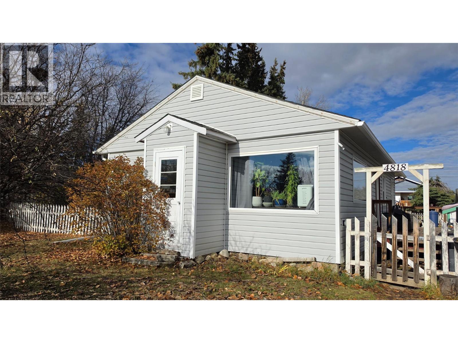4818 / 4820 49 Avenue Property Photo 12