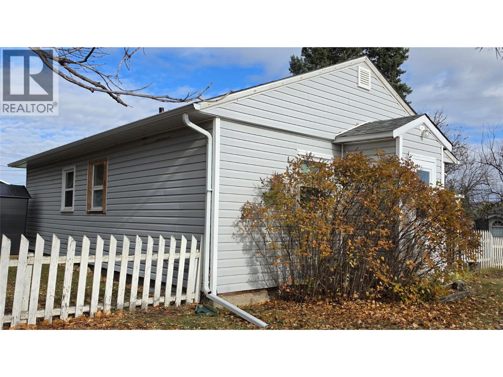 4818 / 4820 49 Avenue Property Photo 13