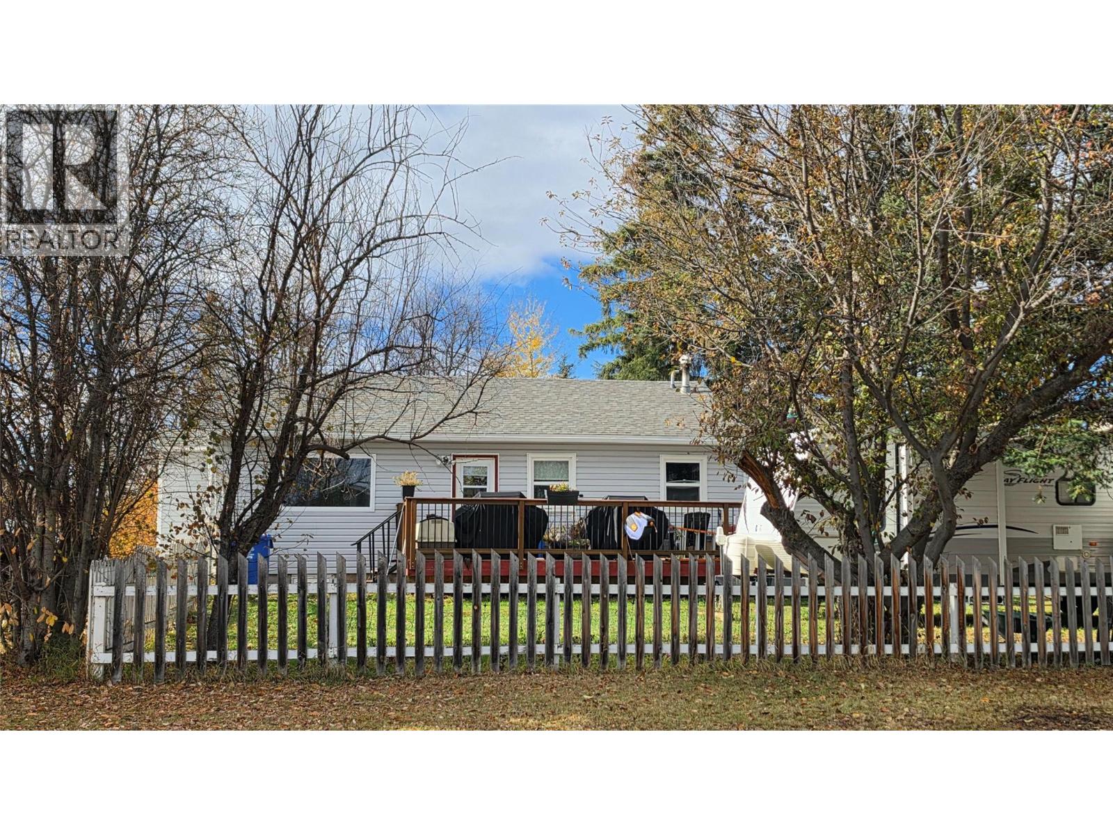 4818 / 4820 49 Avenue Property Photo 14