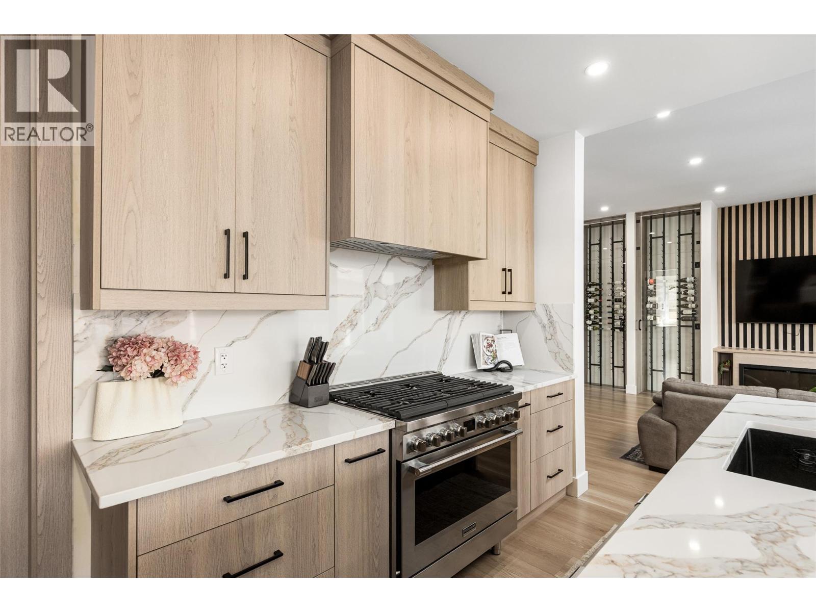 1425 Menu Road Property Photo 10