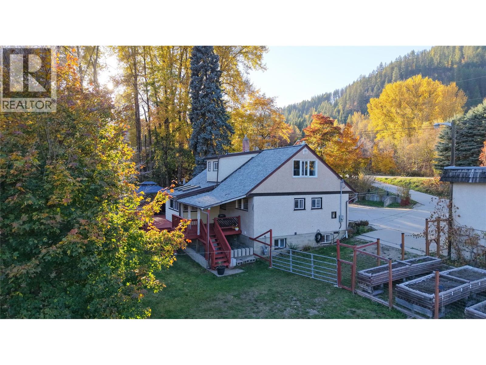 2066 Caughlin Road Property Photo 2