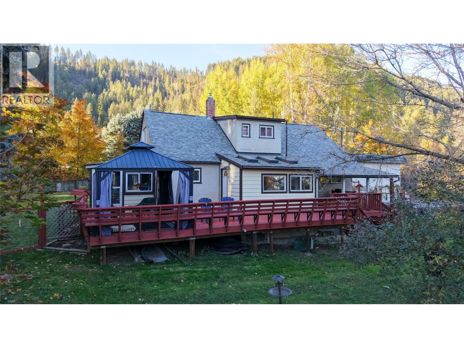 2066 Caughlin Road Property Photo 4