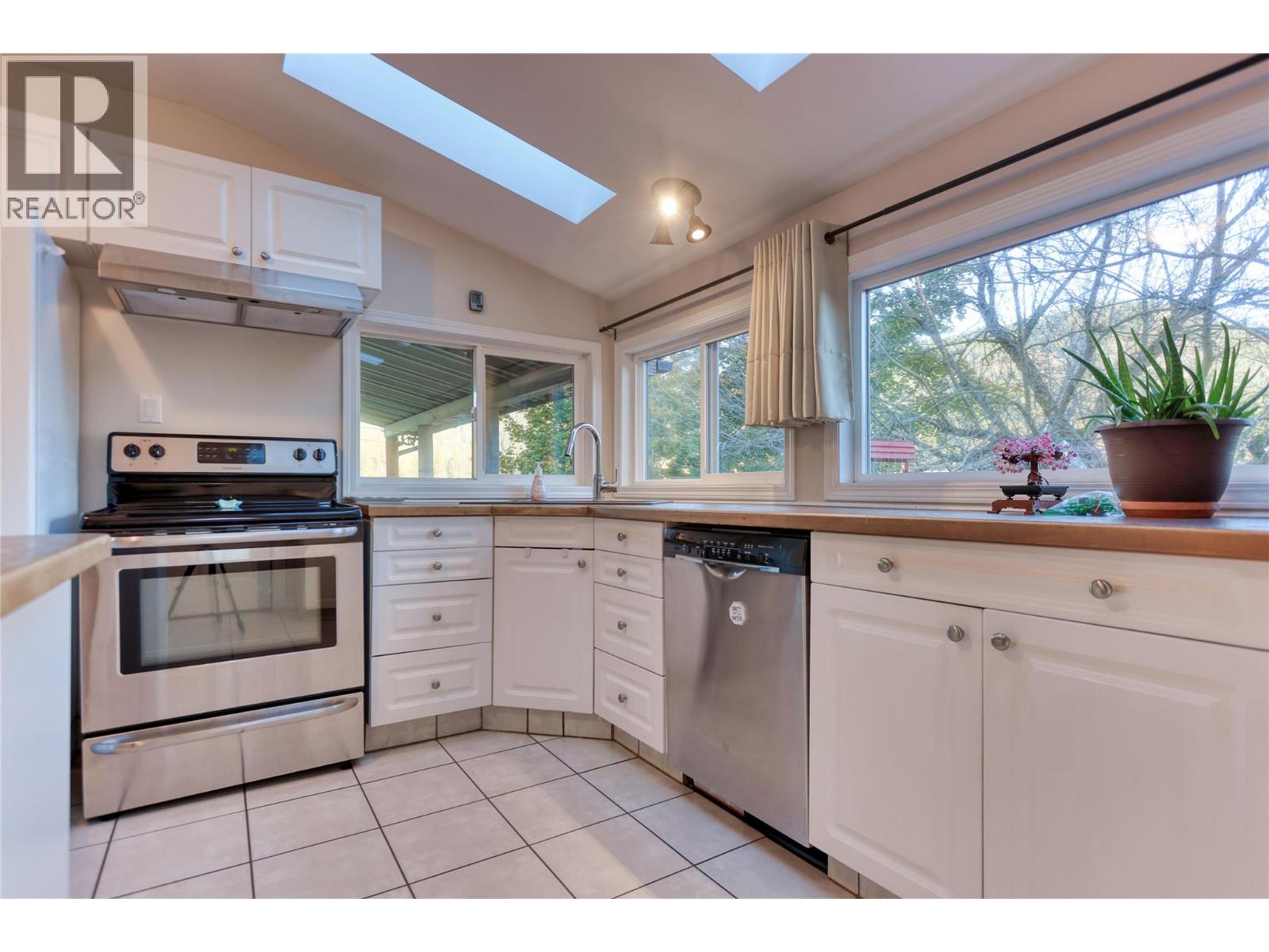 2066 Caughlin Road Property Photo 20