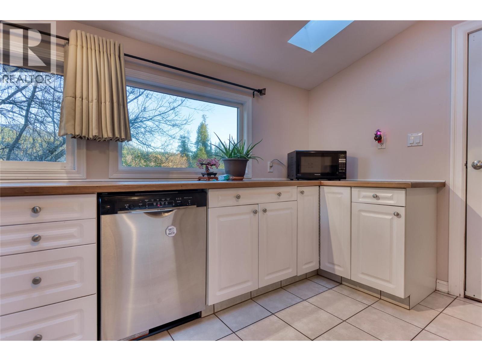 2066 Caughlin Road Property Photo 22