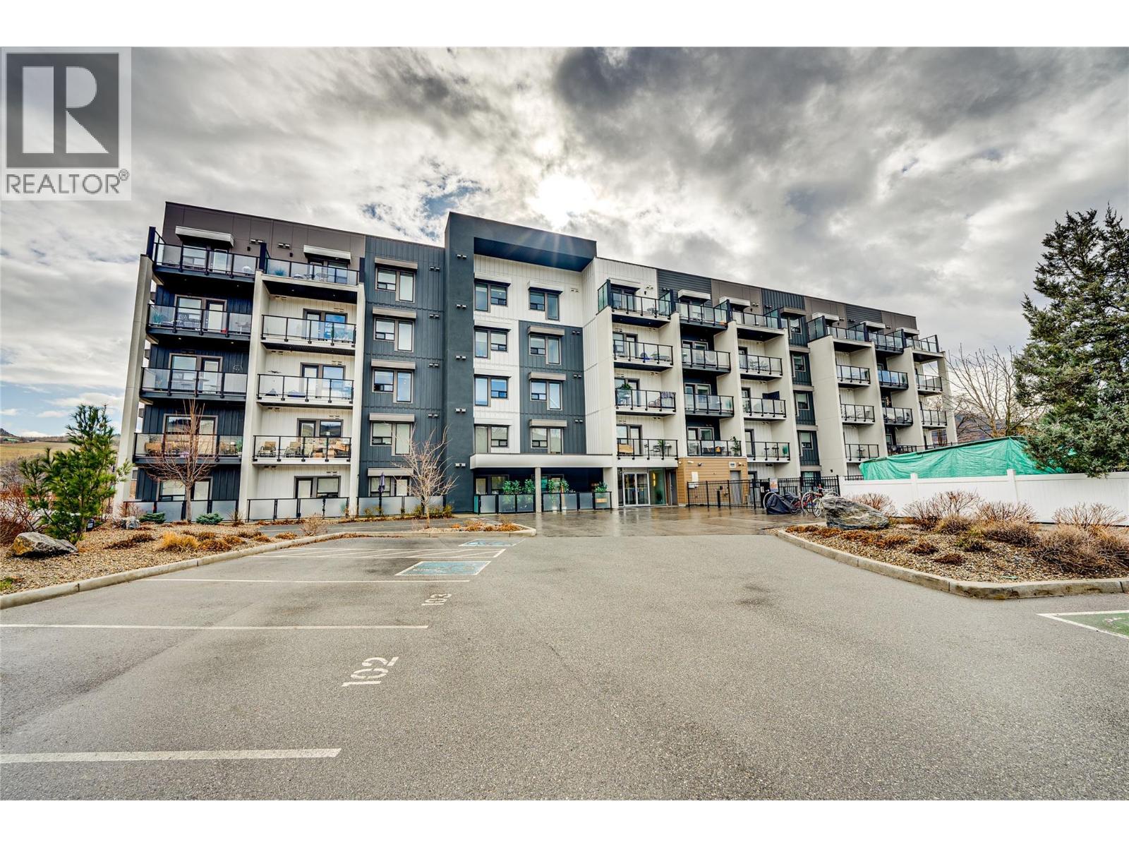2555 Lakeshore Road Unit# 321 Property Photo 1