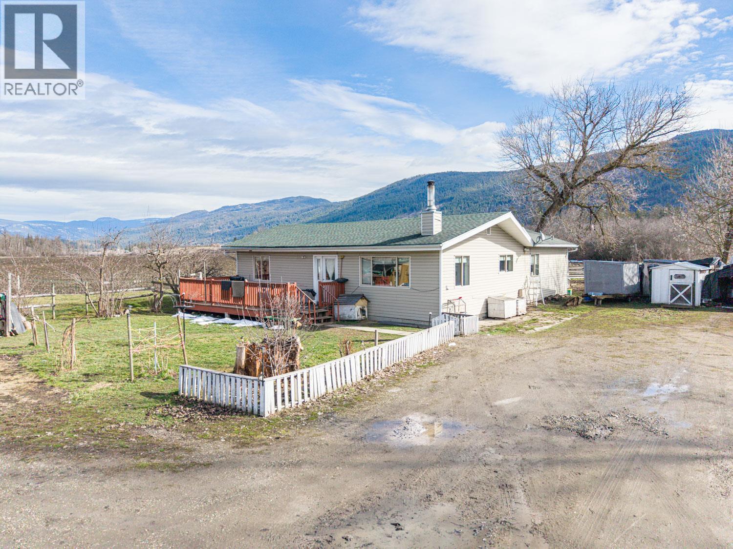 4536 97a Highway Property Photo 2