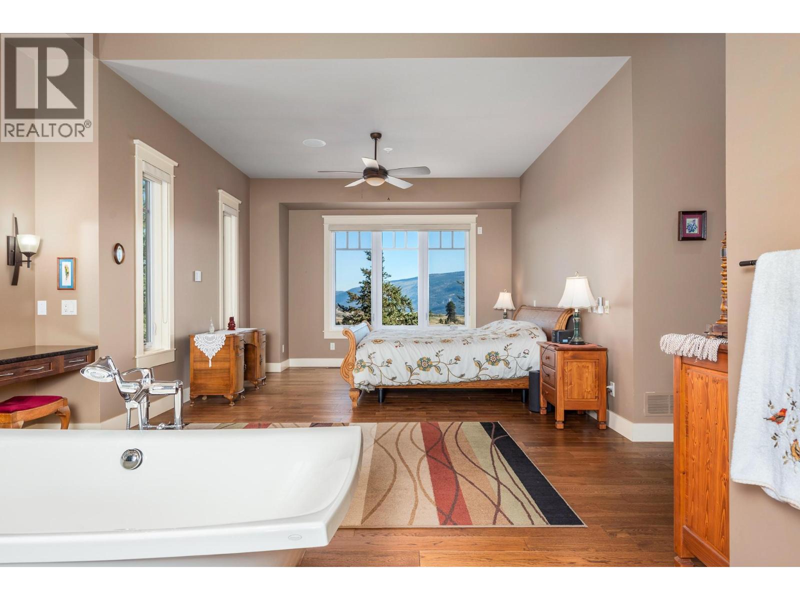 532 Falcon Point Way Property Photo 28