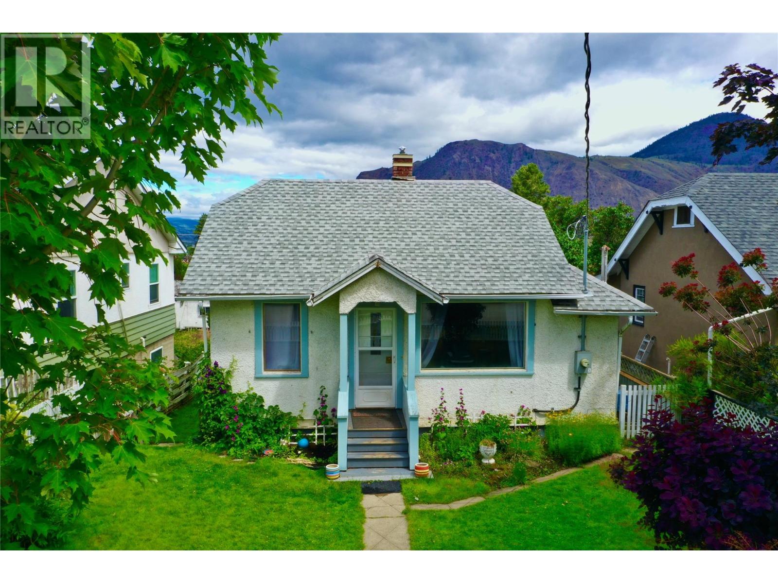 960 Nicola Street Property Photo 1