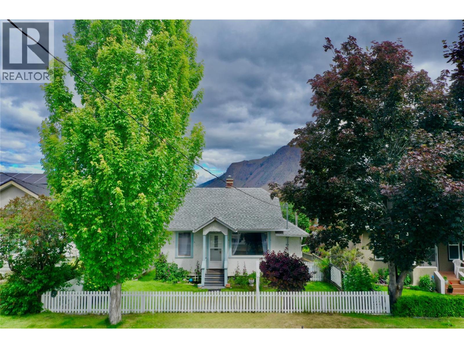 960 Nicola Street Property Photo 2