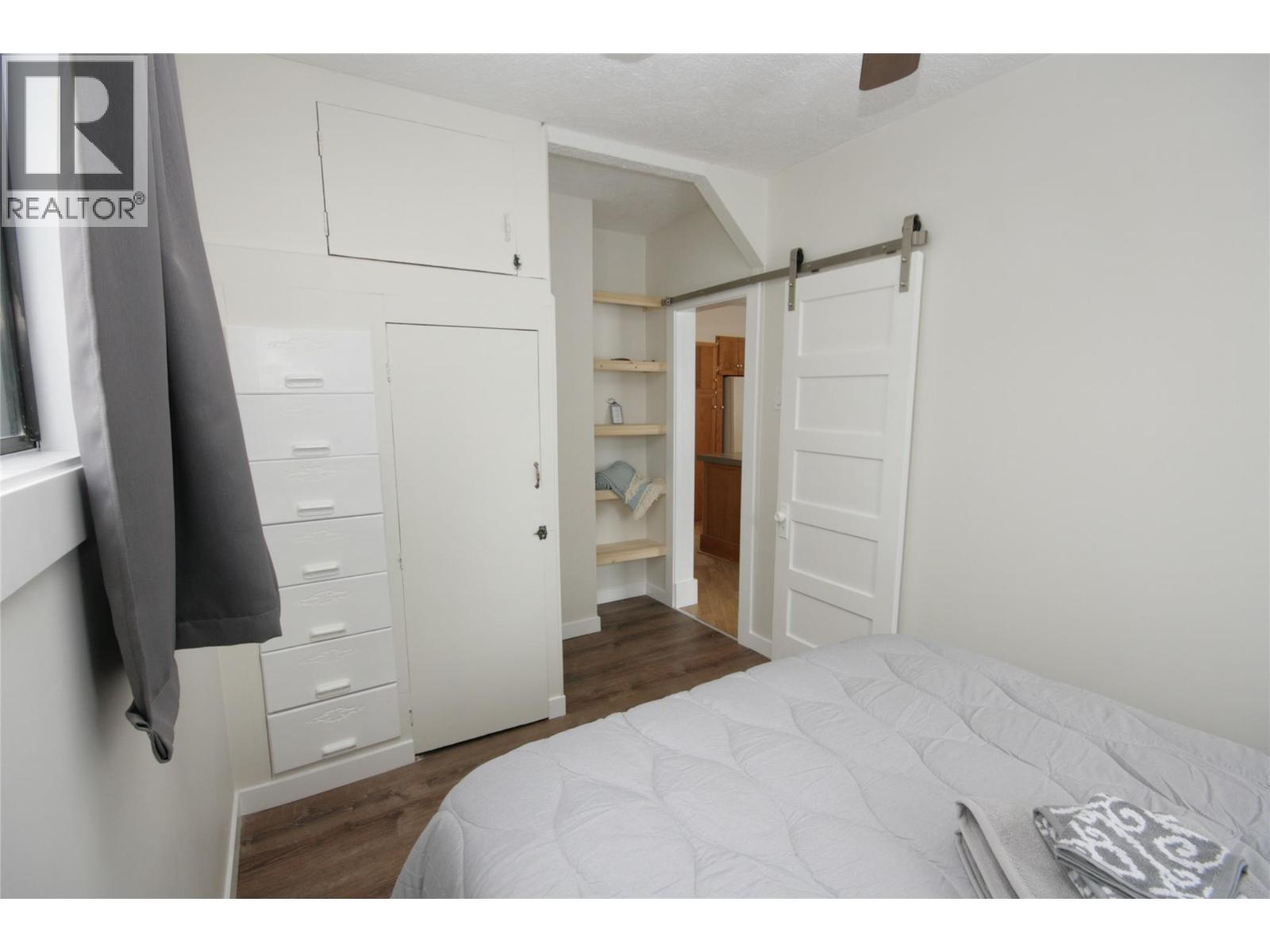 960 Nicola Street Property Photo 3