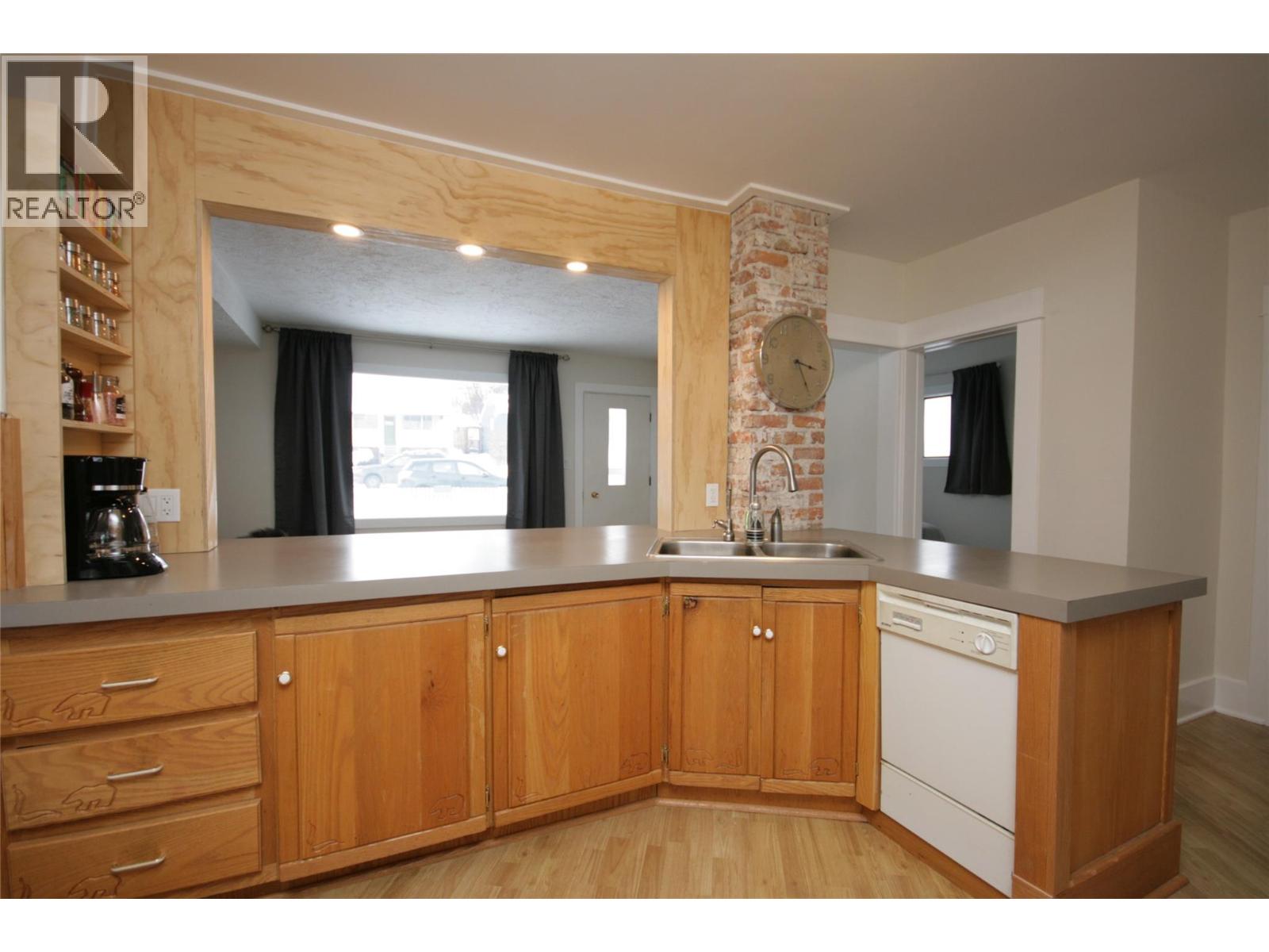 960 Nicola Street Property Photo 4