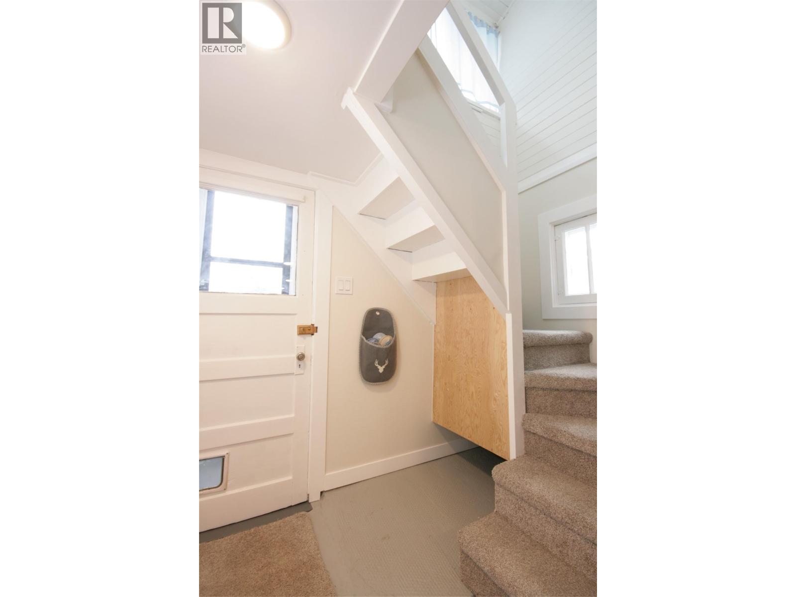 960 Nicola Street Property Photo 5