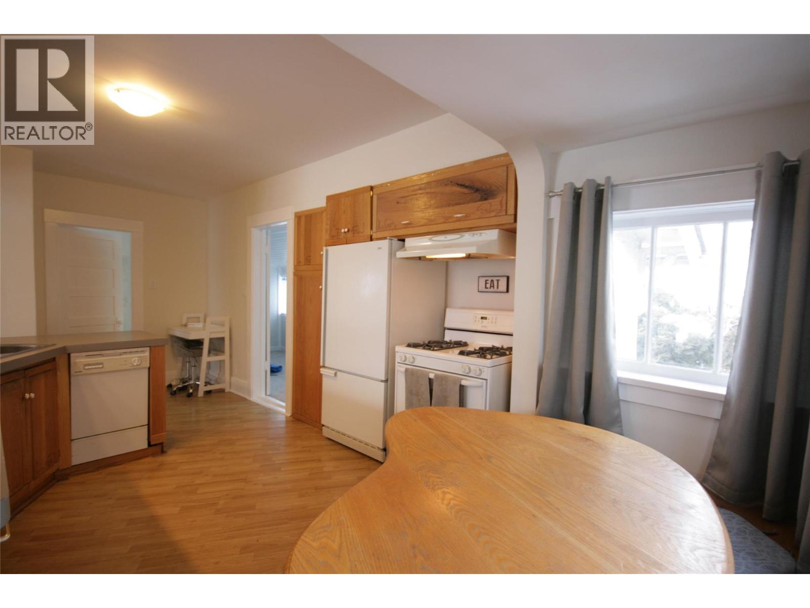 960 Nicola Street Property Photo 6