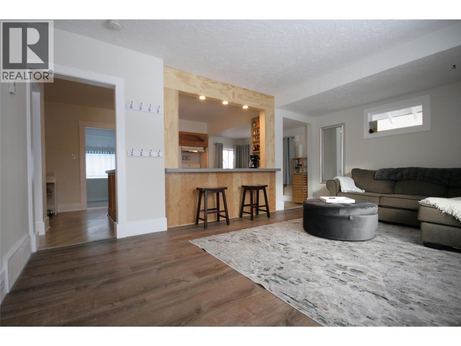 960 Nicola Street Property Photo 7