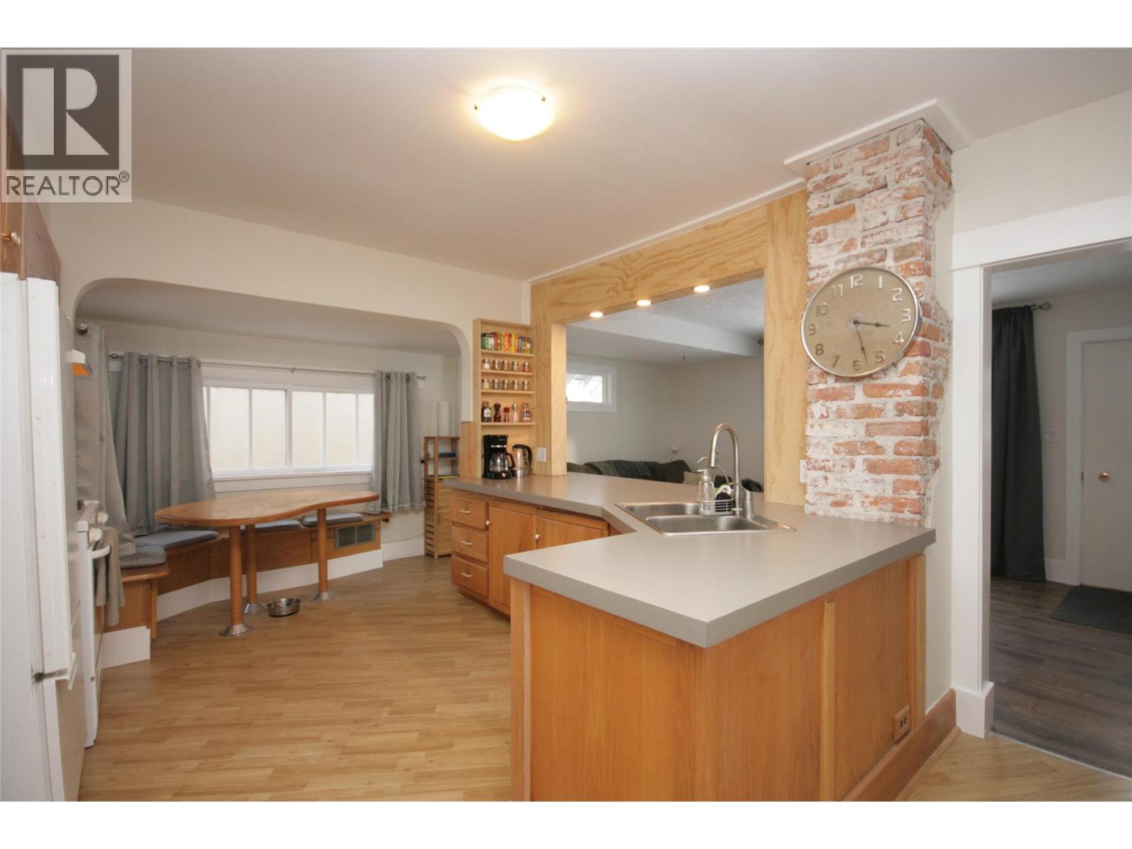 960 Nicola Street Property Photo 8