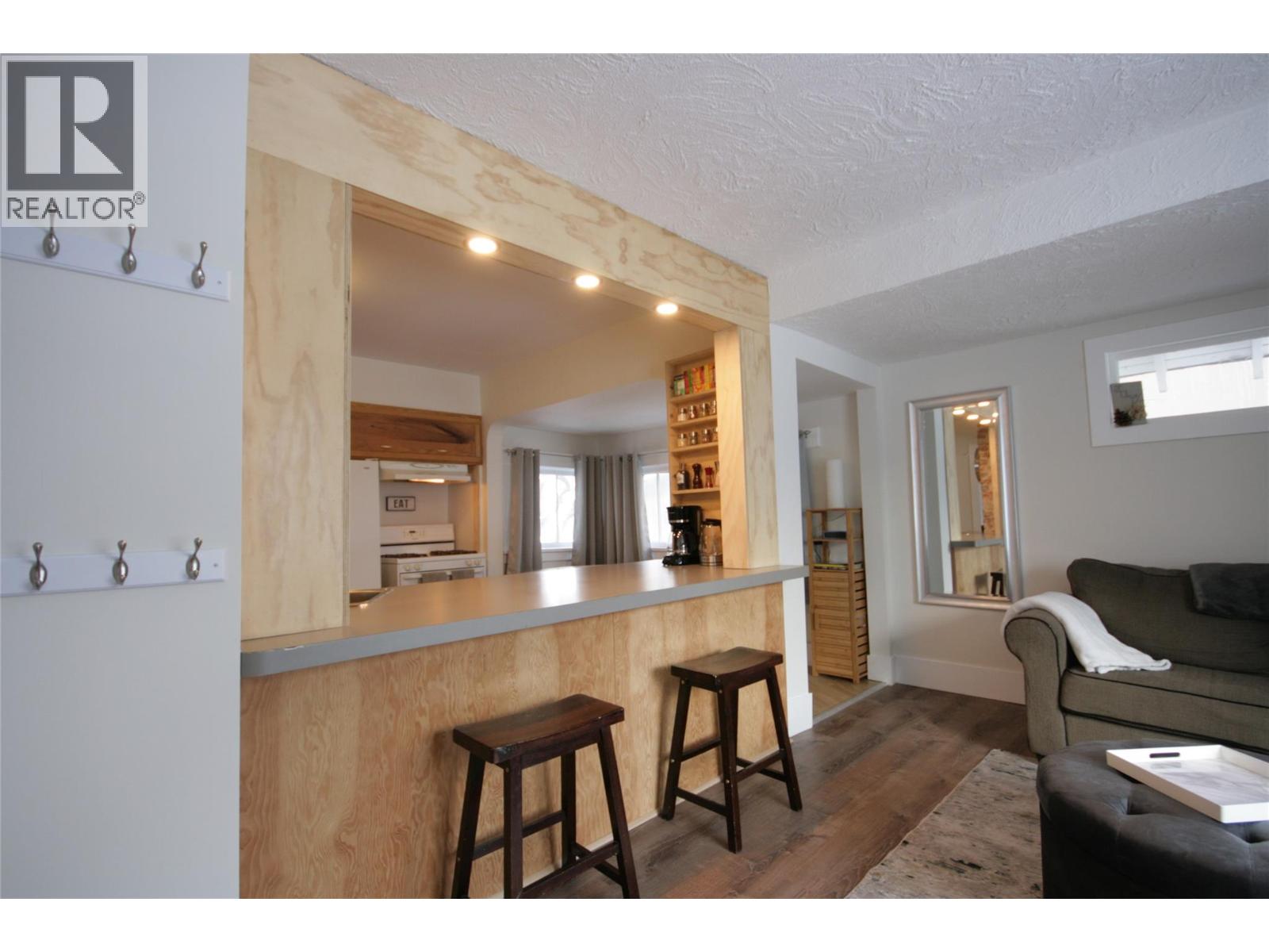 960 Nicola Street Property Photo 14