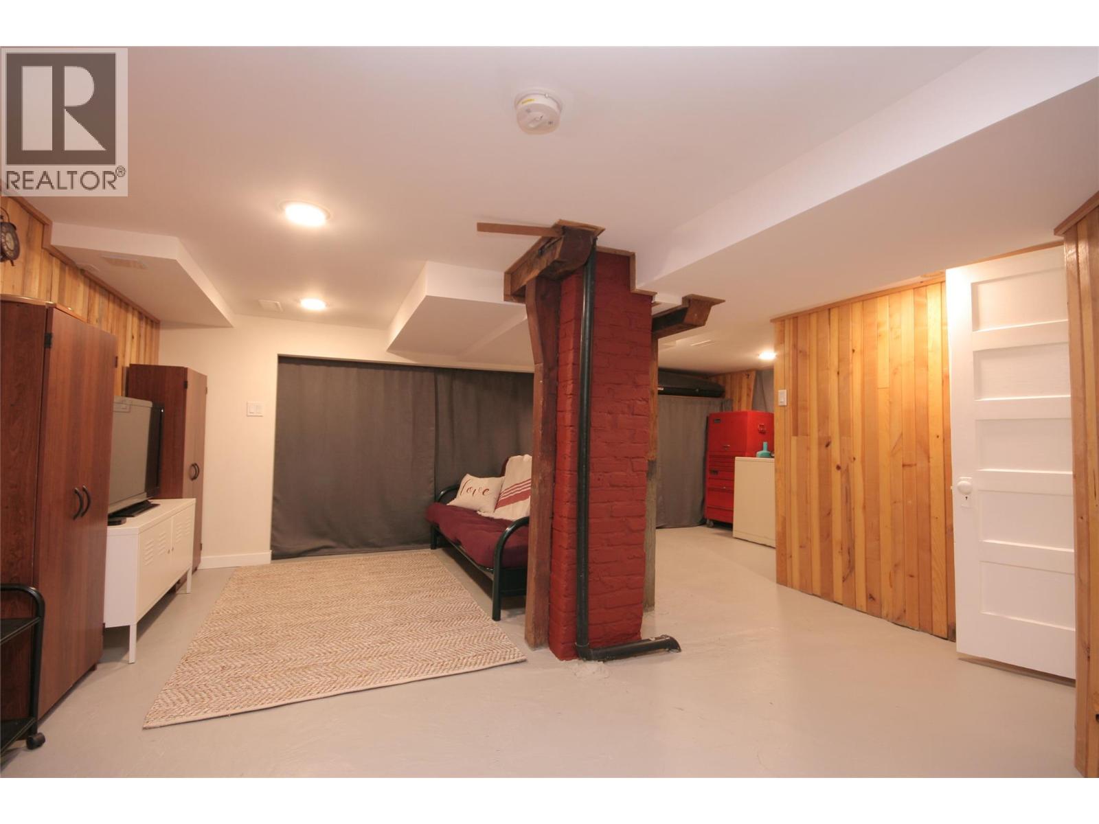960 Nicola Street Property Photo 15