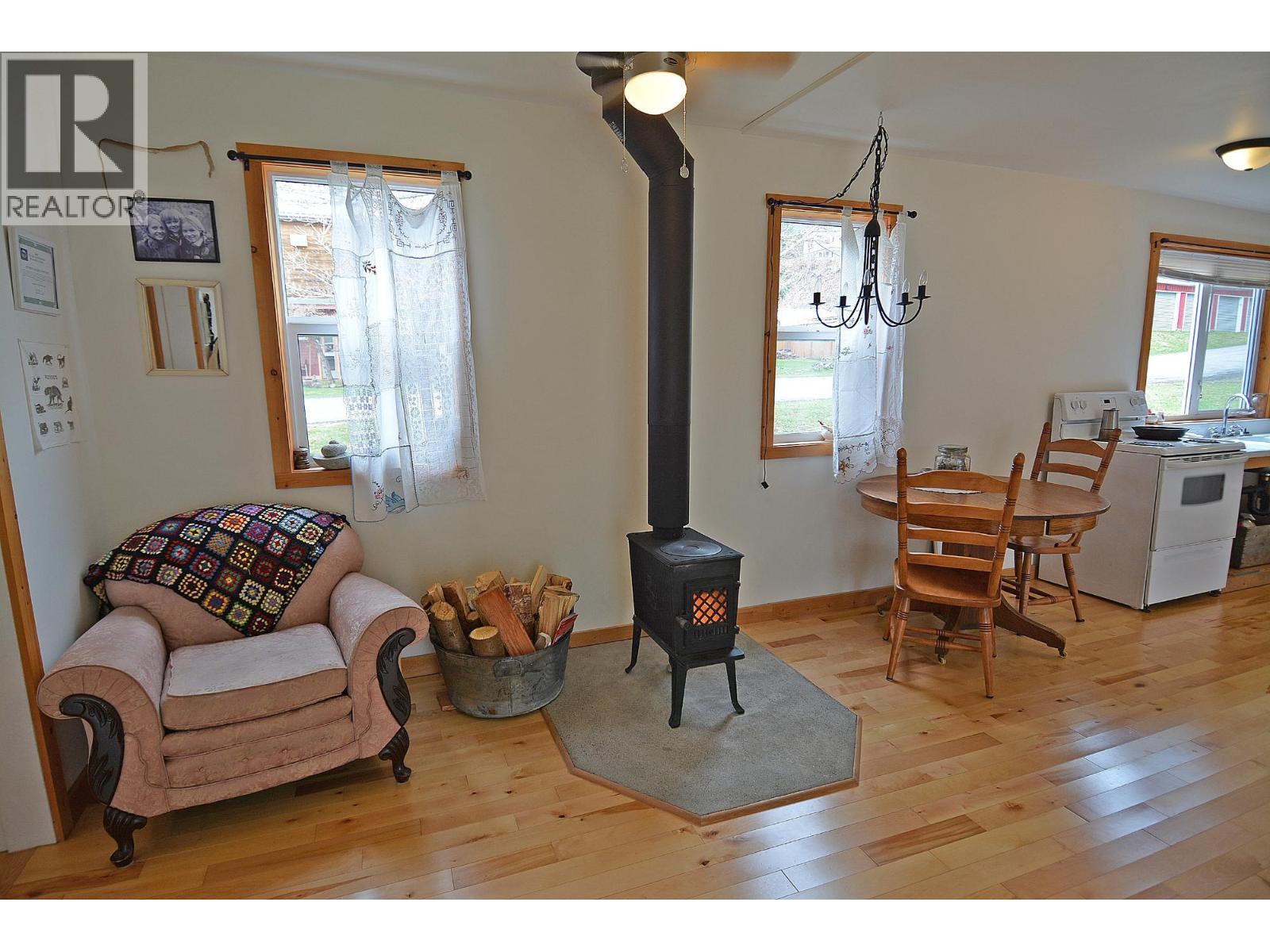 124 Lake Avenue Property Photo 7