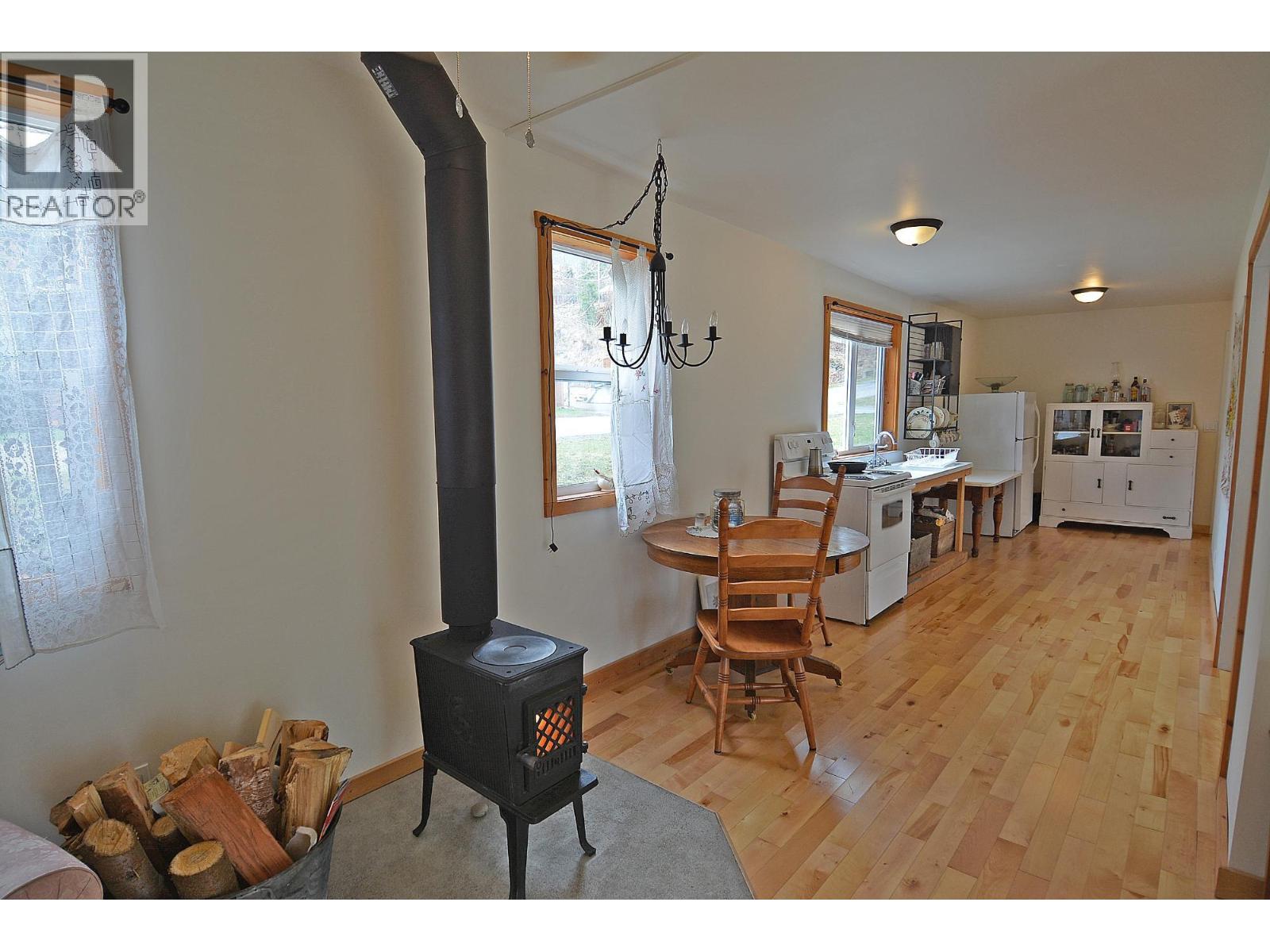 124 Lake Avenue Property Photo 8