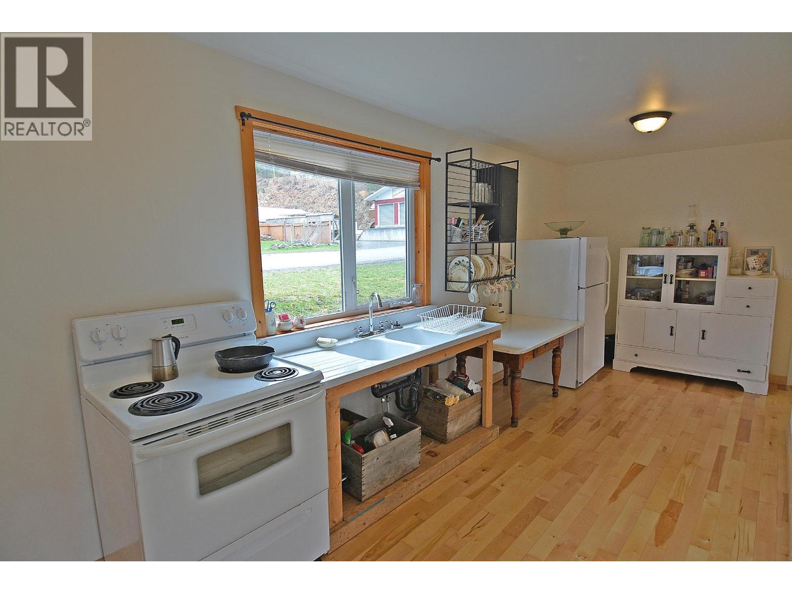 124 Lake Avenue Property Photo 12