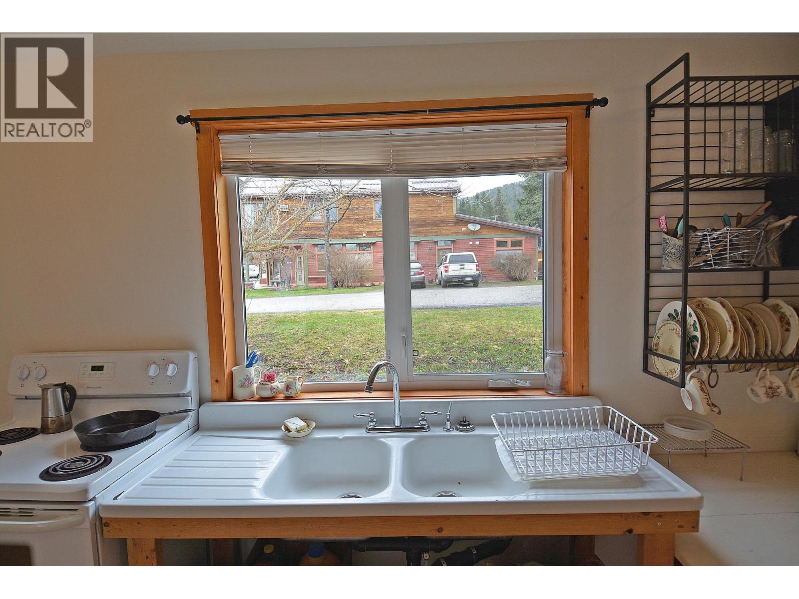 124 Lake Avenue Property Photo 13