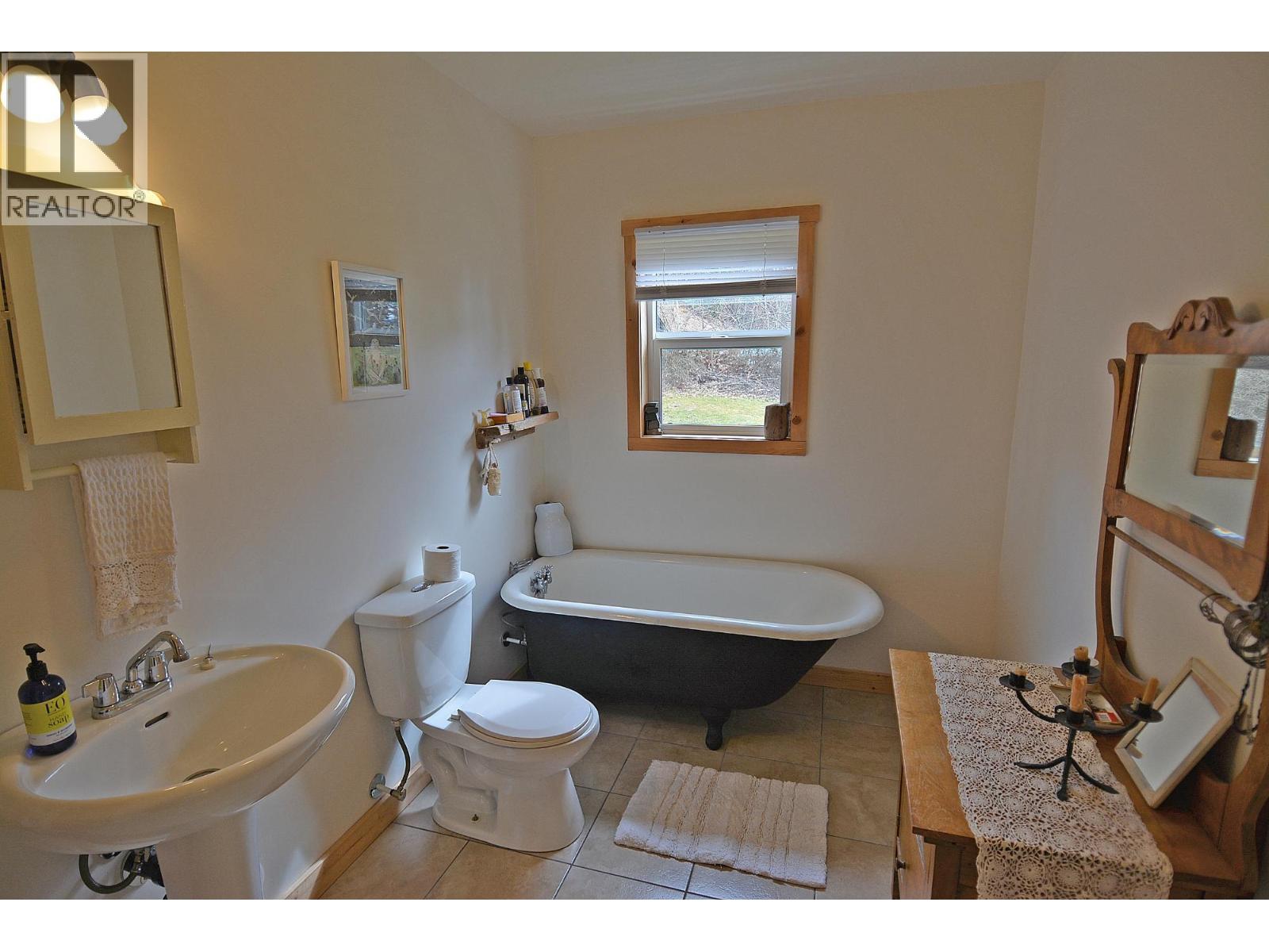 124 Lake Avenue Property Photo 18