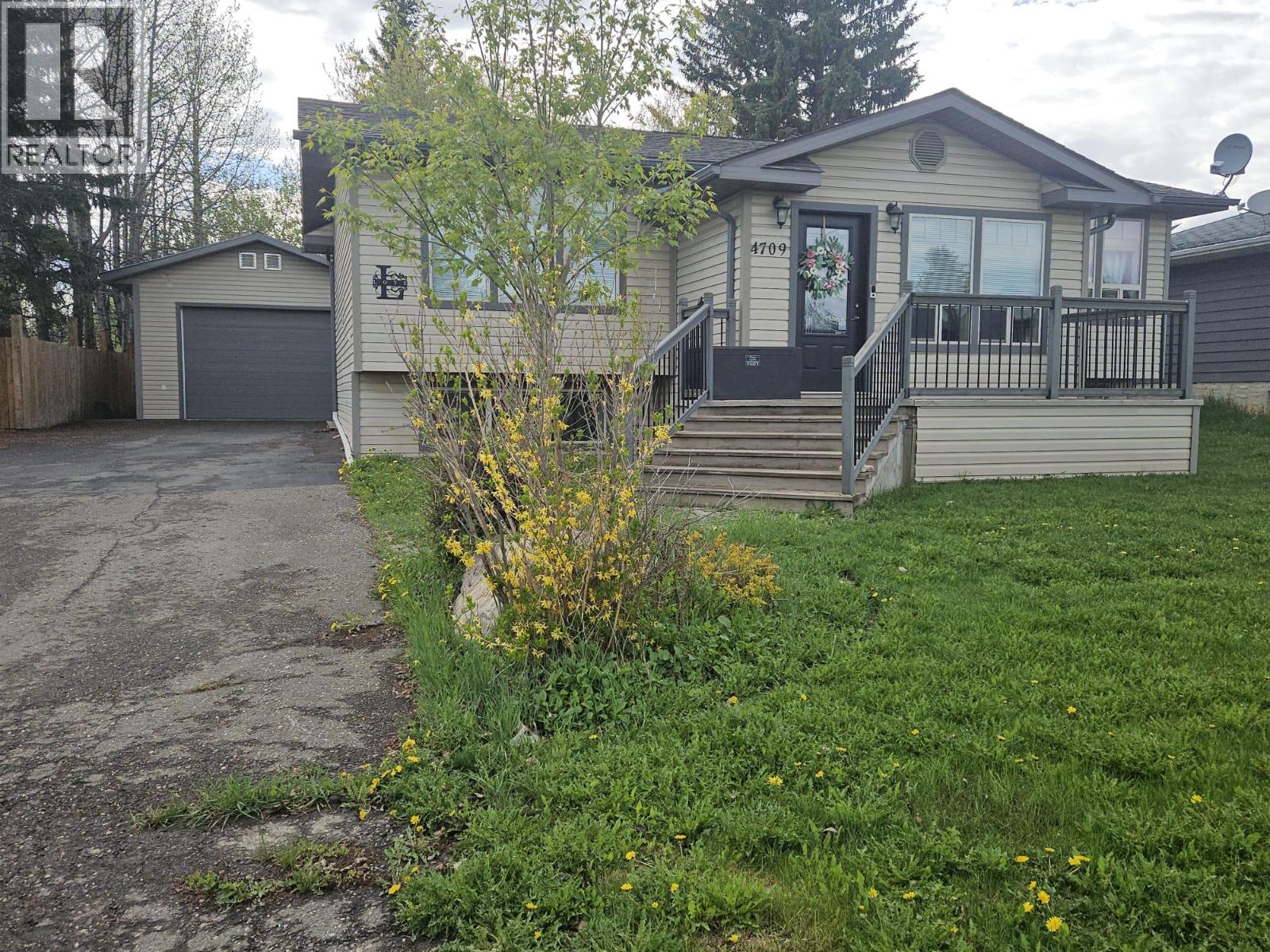 4709 45 Street Ne Property Photo 4