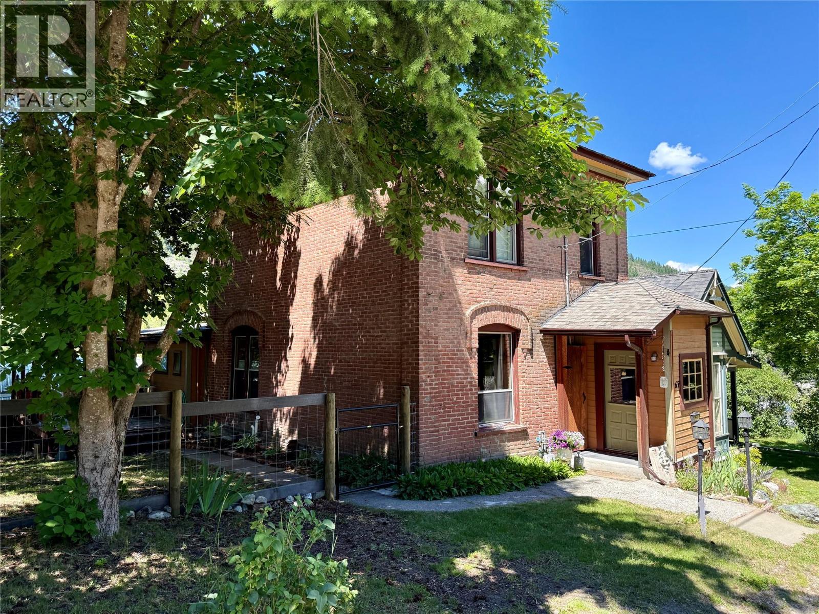 267 Long Lake Avenue Property Photo 1