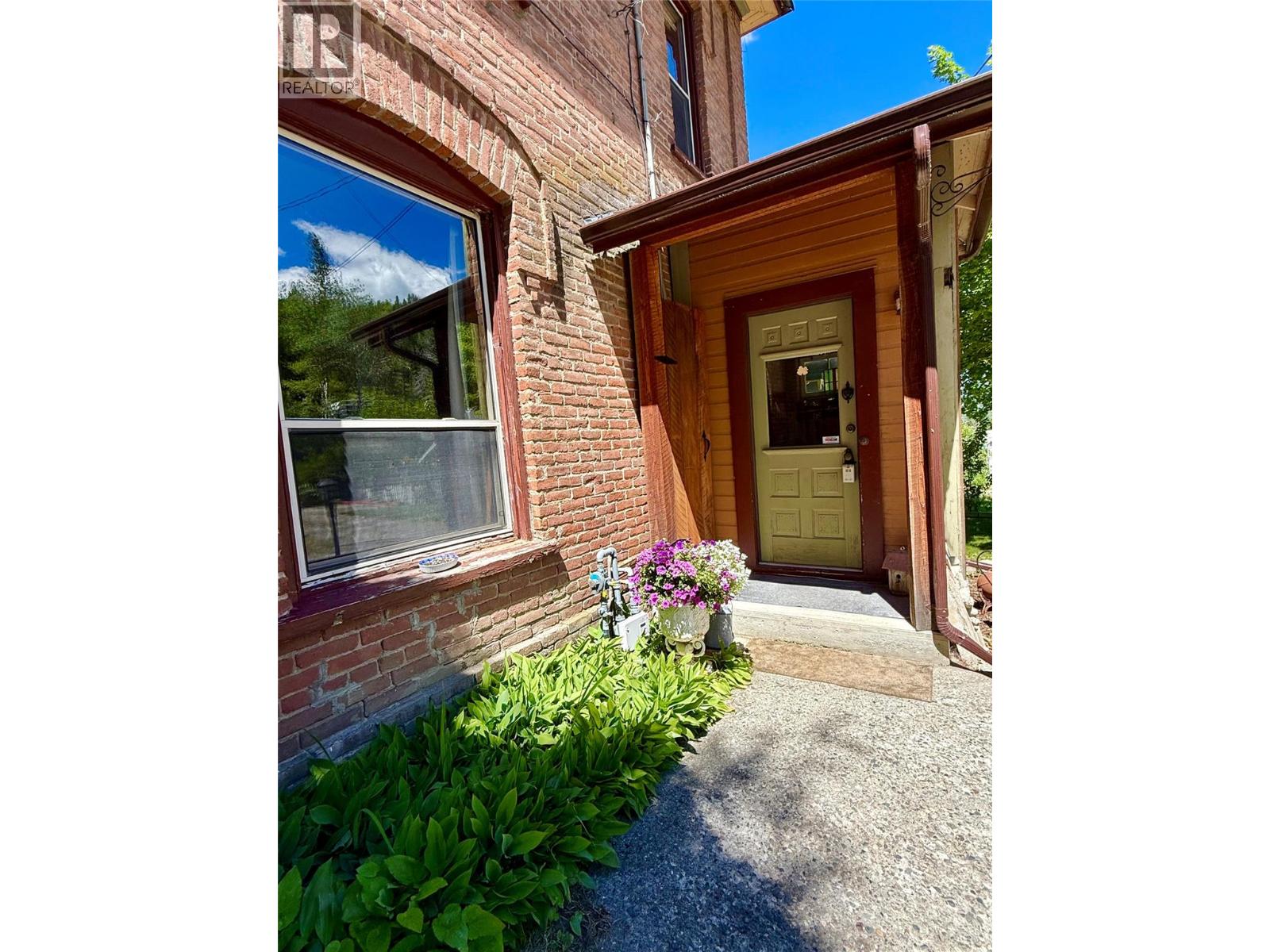 267 Long Lake Avenue Property Photo 2