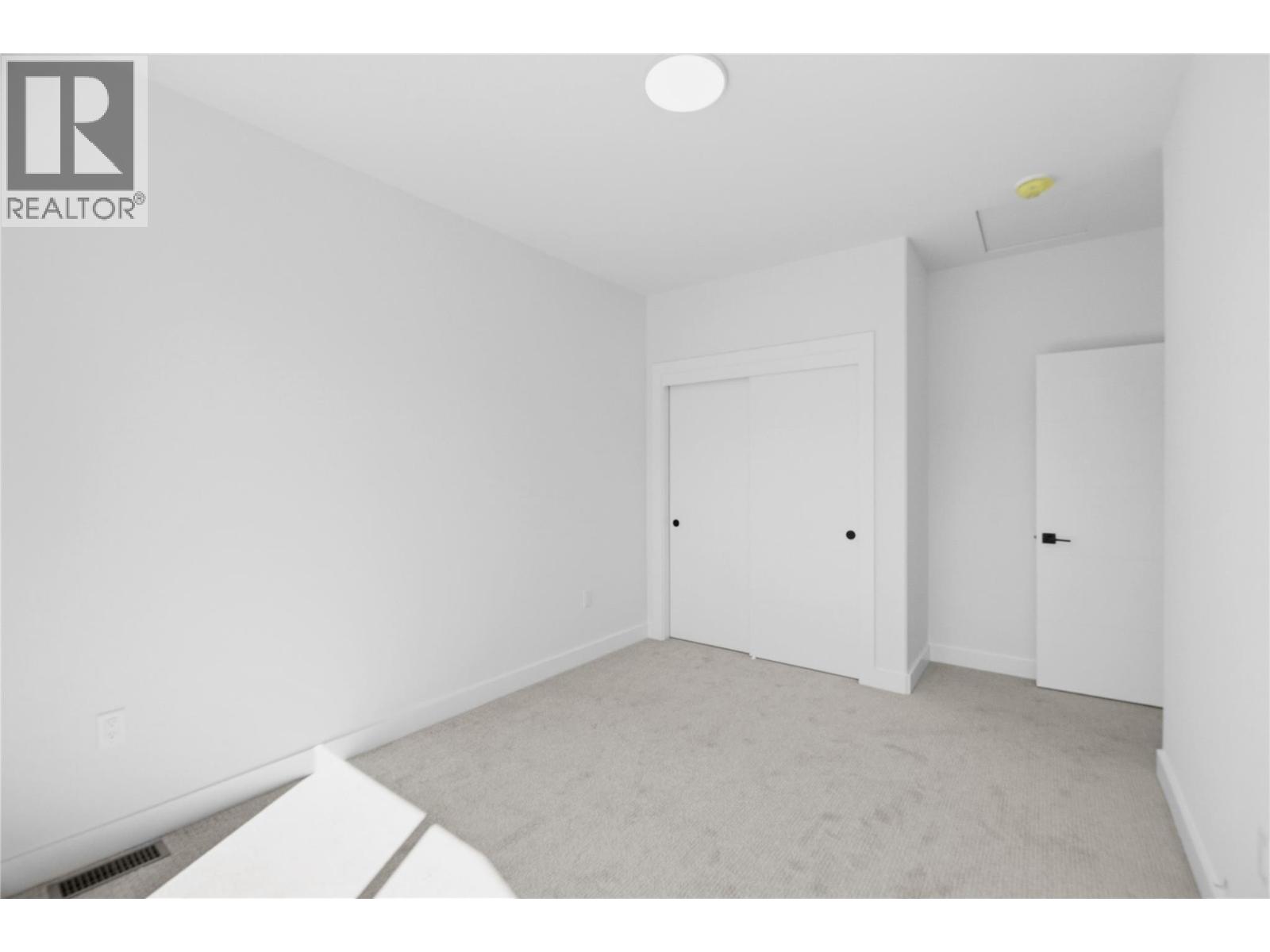 143 Green Avenue Unit# 105 Property Photo 19