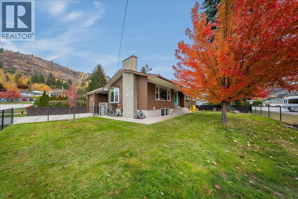 810 10th Avenue Property Photo 1