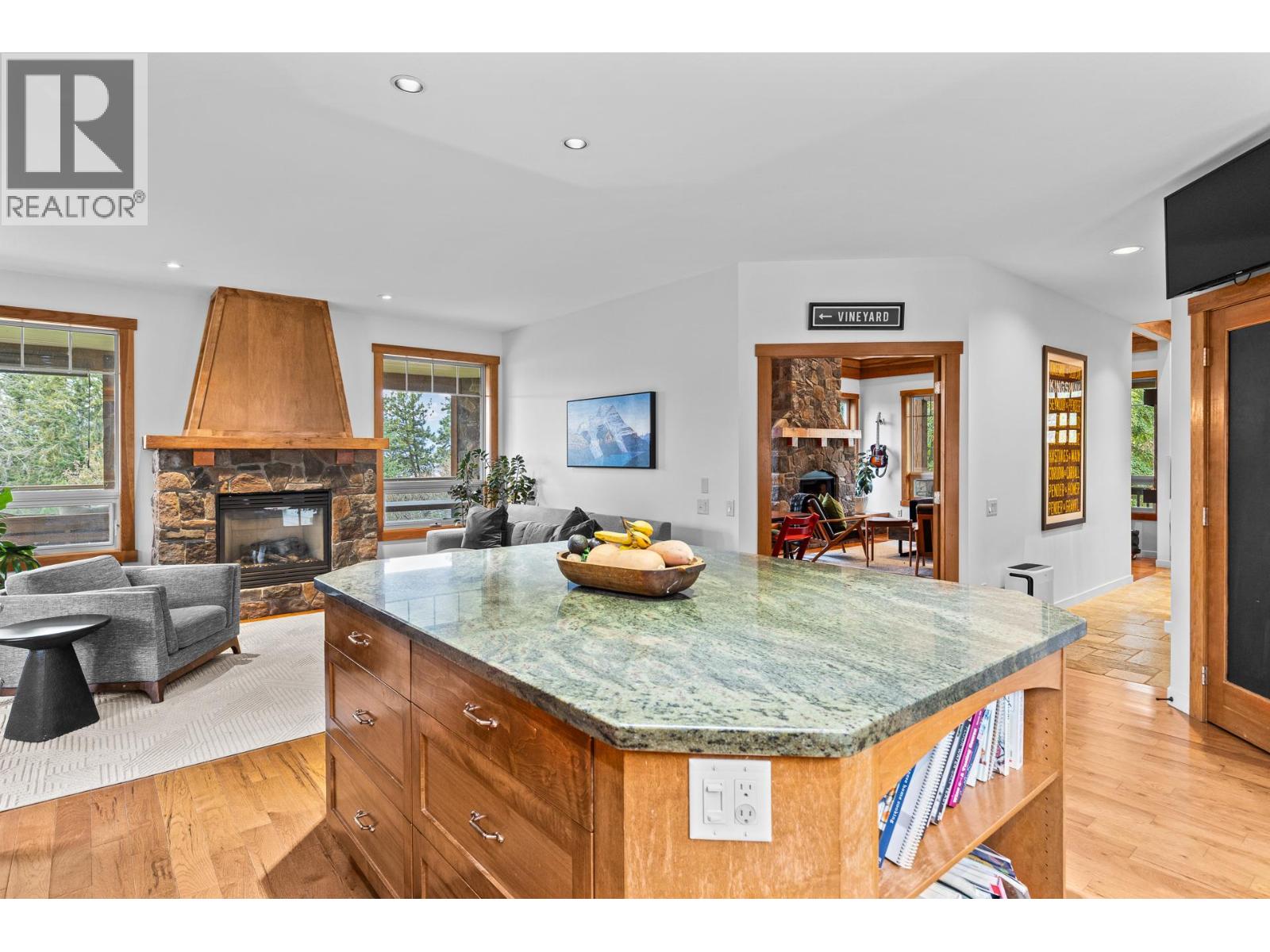 478 Okaview Road Property Photo 18