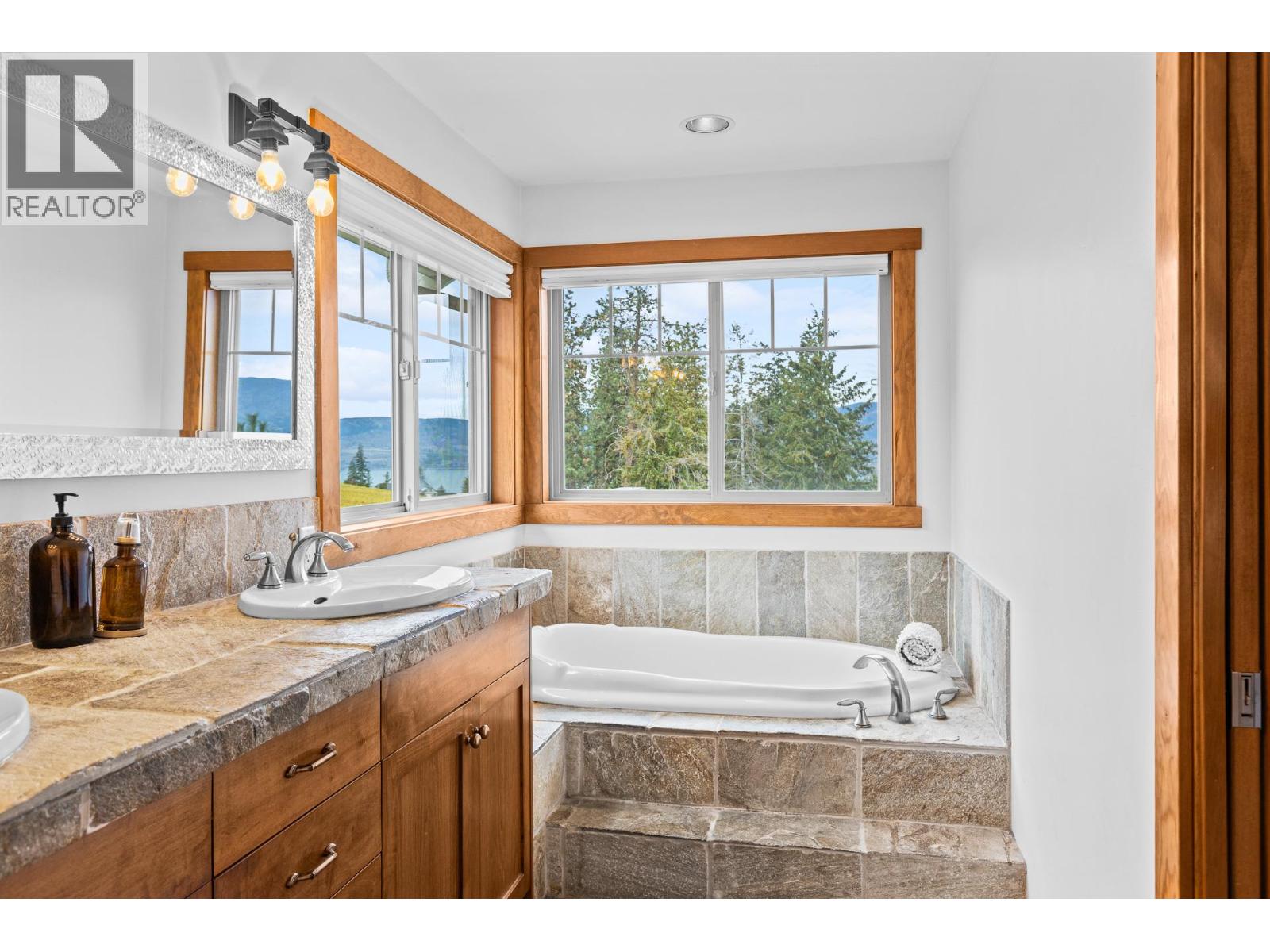 478 Okaview Road Property Photo 33