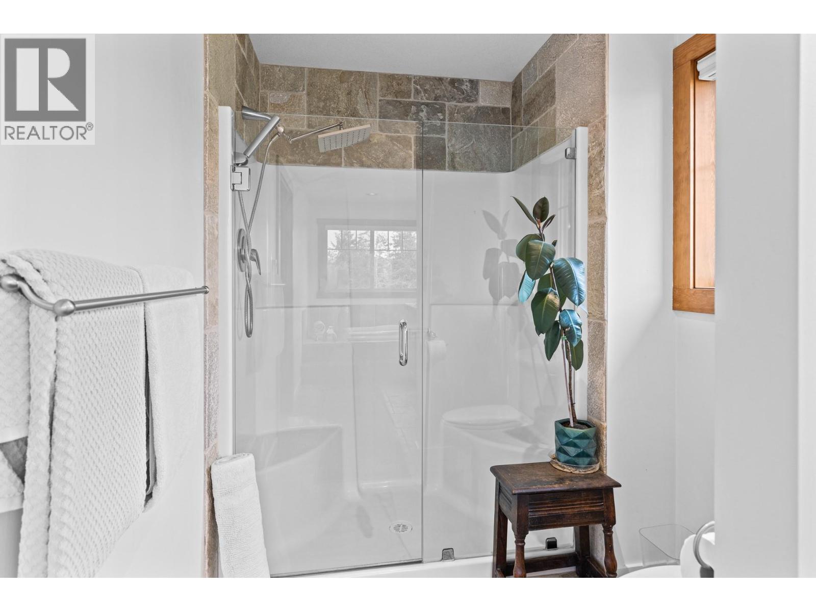 478 Okaview Road Property Photo 34