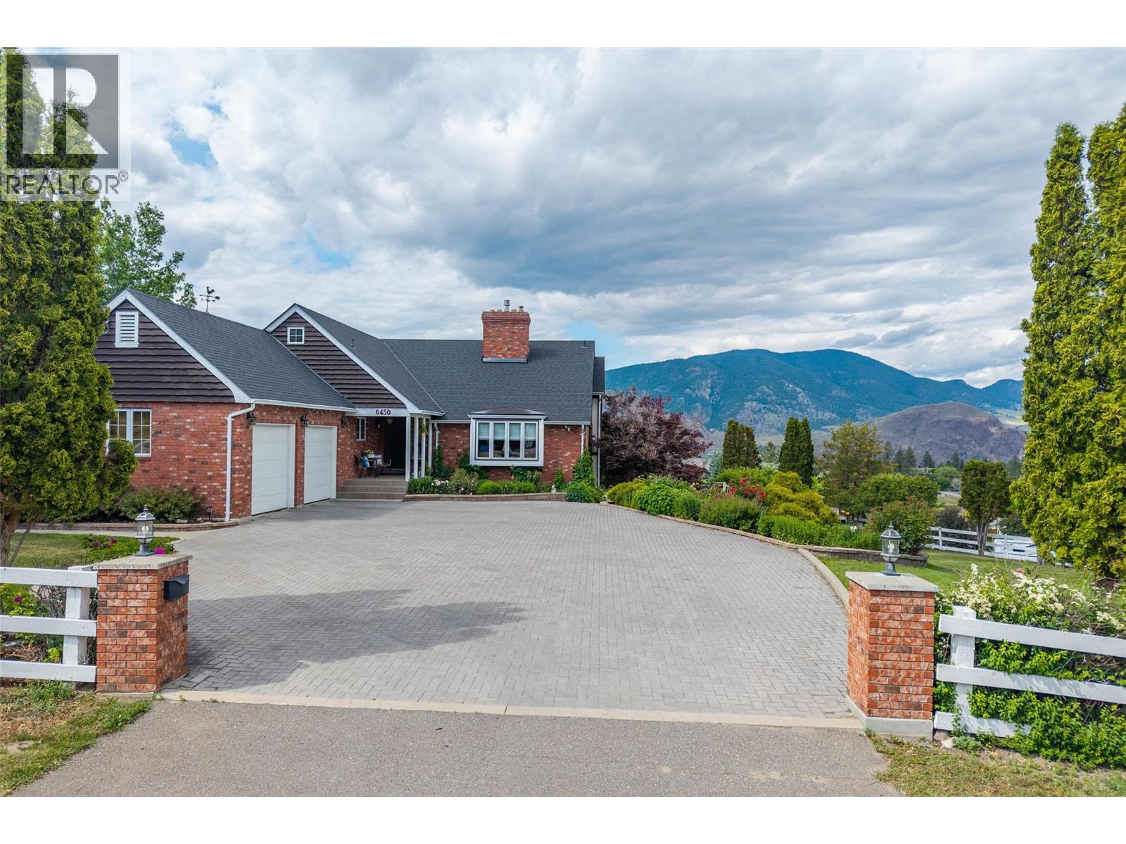 6450 Meadowland Crescent S Property Photo 3