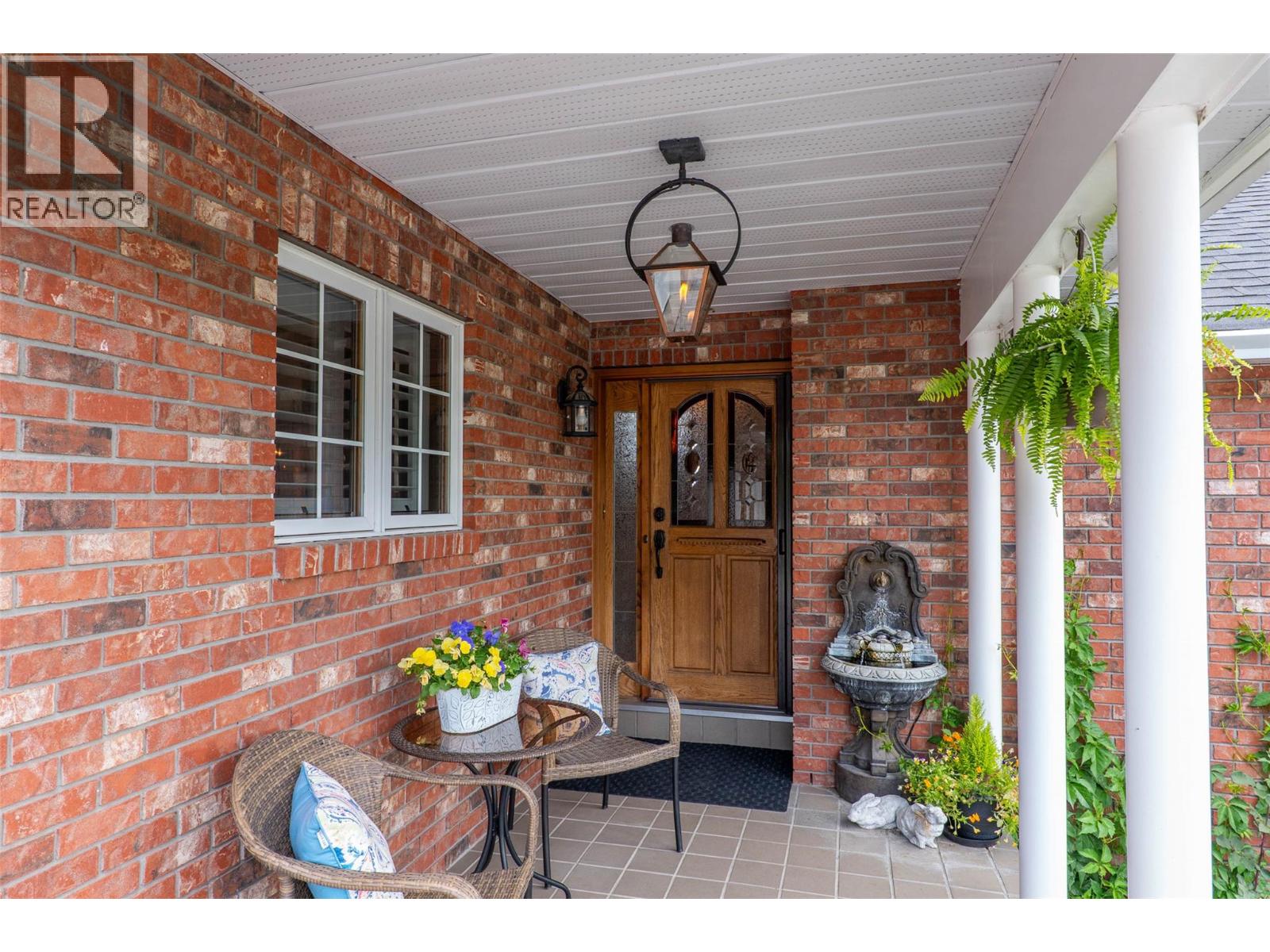 6450 Meadowland Crescent S Property Photo 5