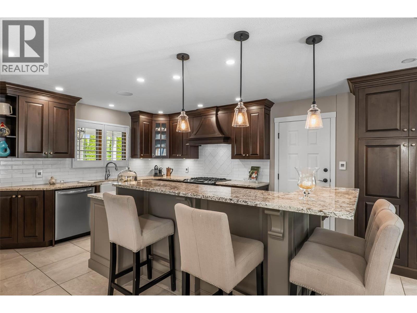 6450 Meadowland Crescent S Property Photo 18