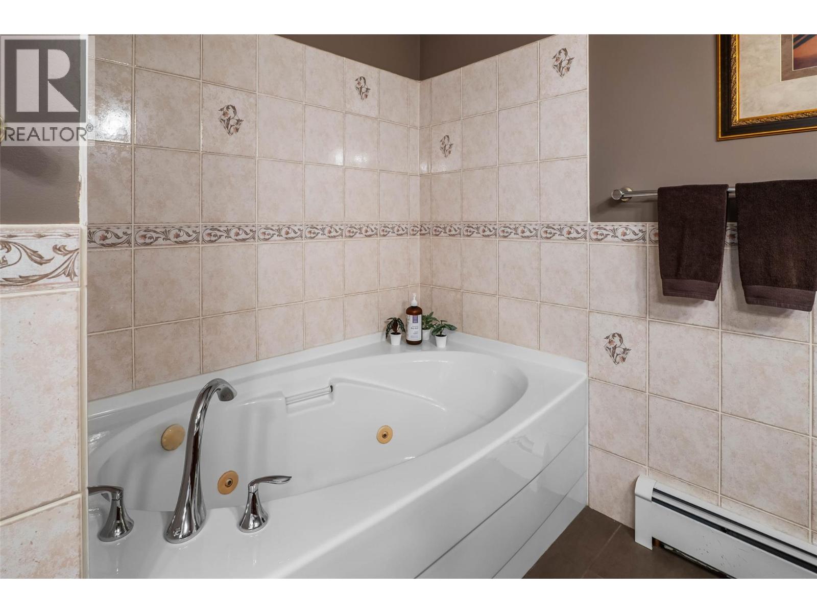 6450 Meadowland Crescent S Property Photo 28