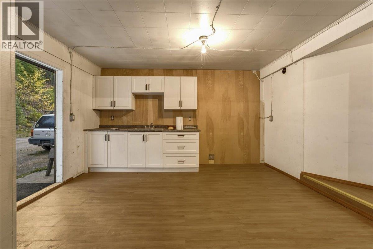 1880 Highway 6 Property Photo 42
