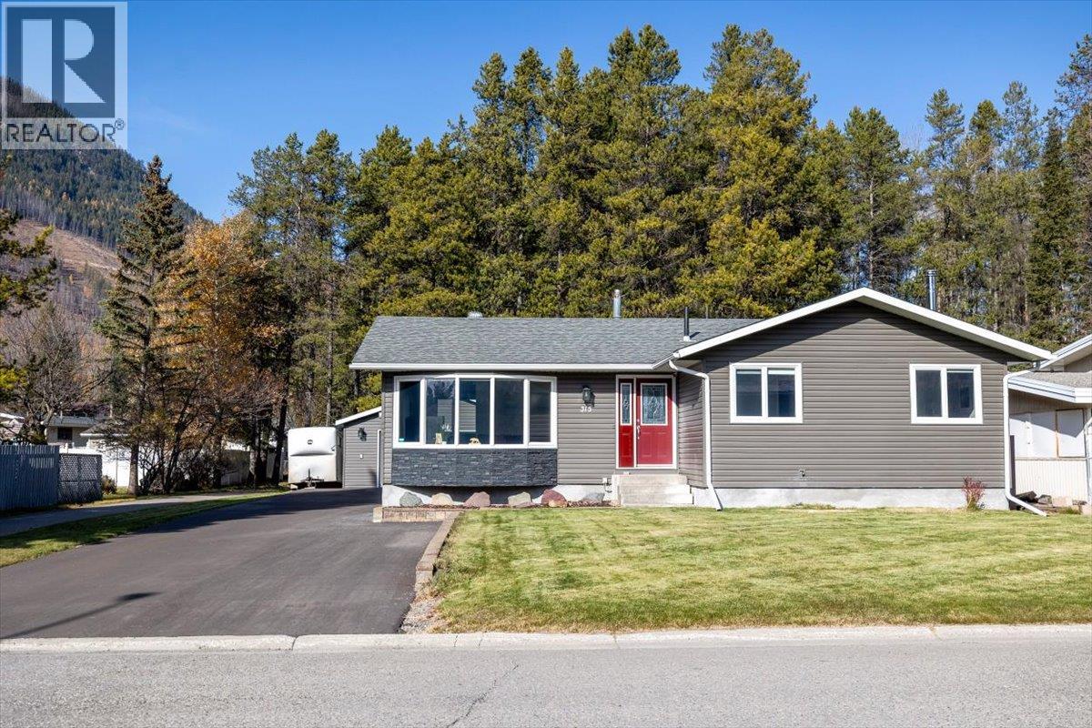 315 Western Larch Crescent Property Photo 1