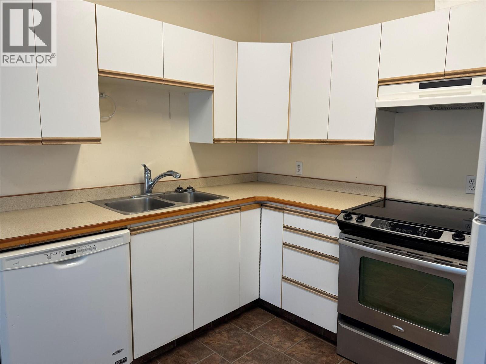 2202 Quilchena Avenue Property Photo 3