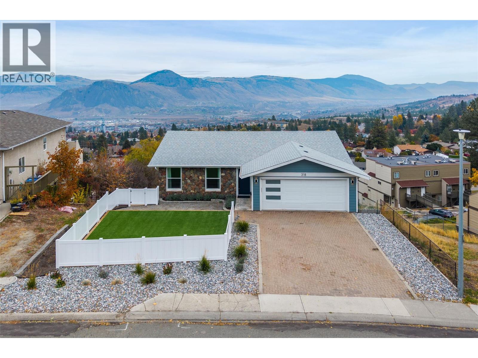 318 Gleneagles Drive Property Photo 2