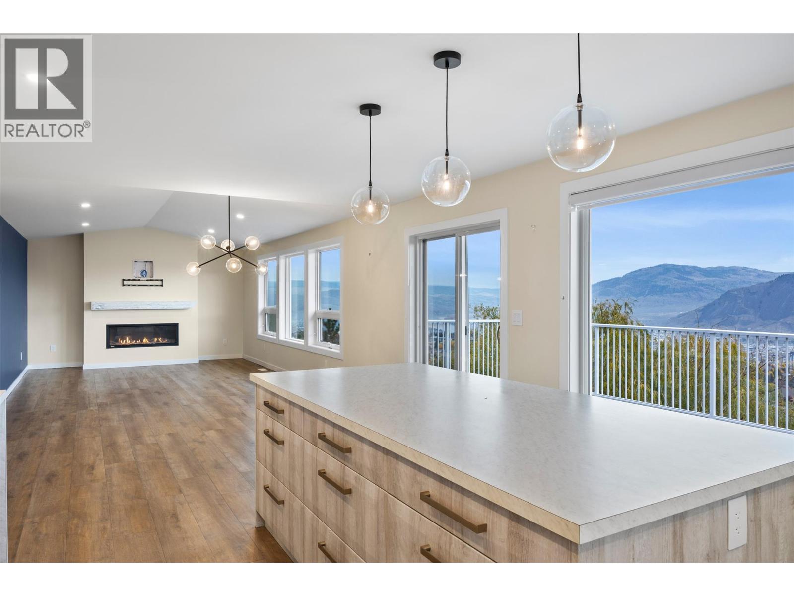318 Gleneagles Drive Property Photo 10