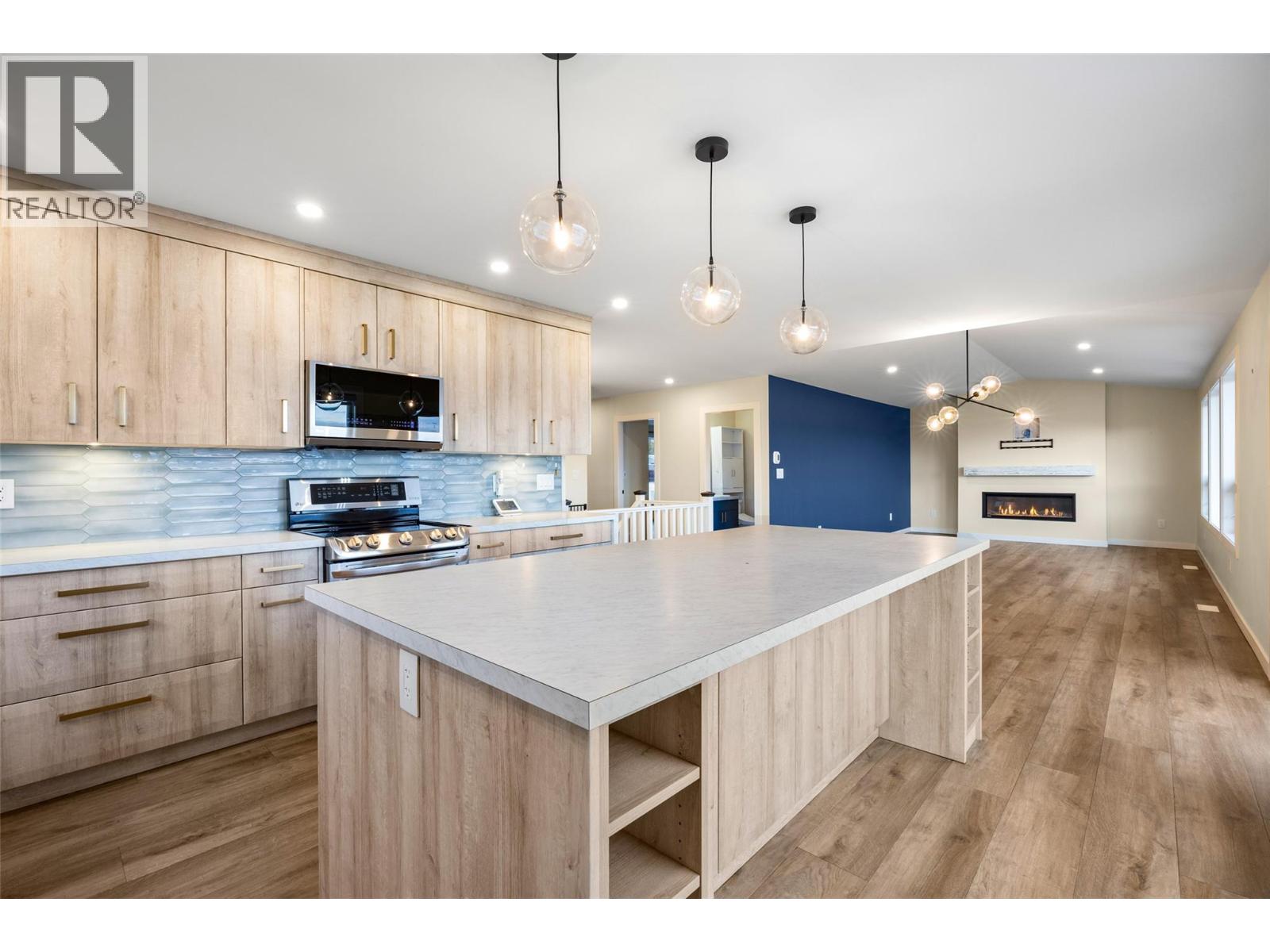 318 Gleneagles Drive Property Photo 12